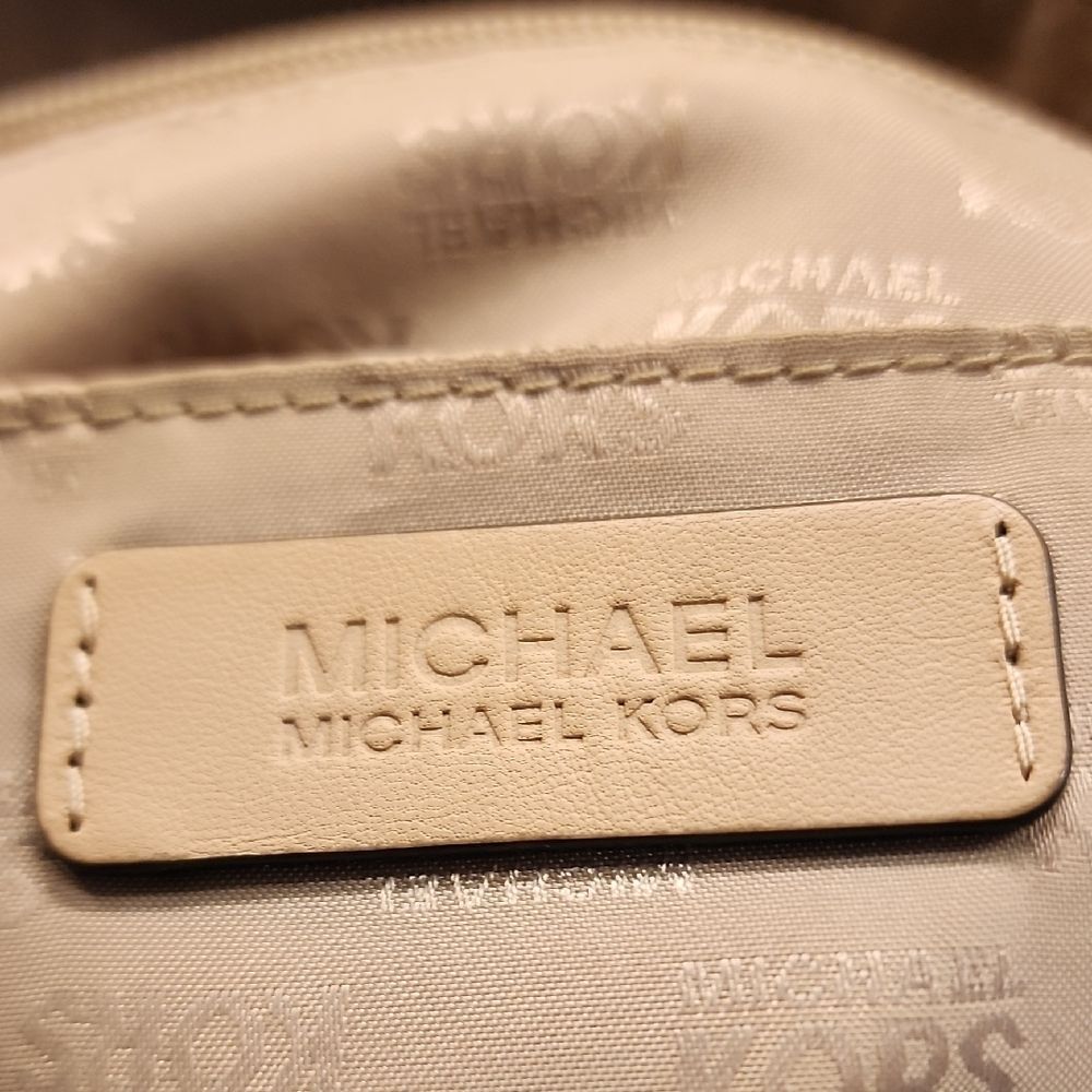 Michael Kors Cream Monogram Tote EUC Neutral Travel Ready - Picture 8 of 13